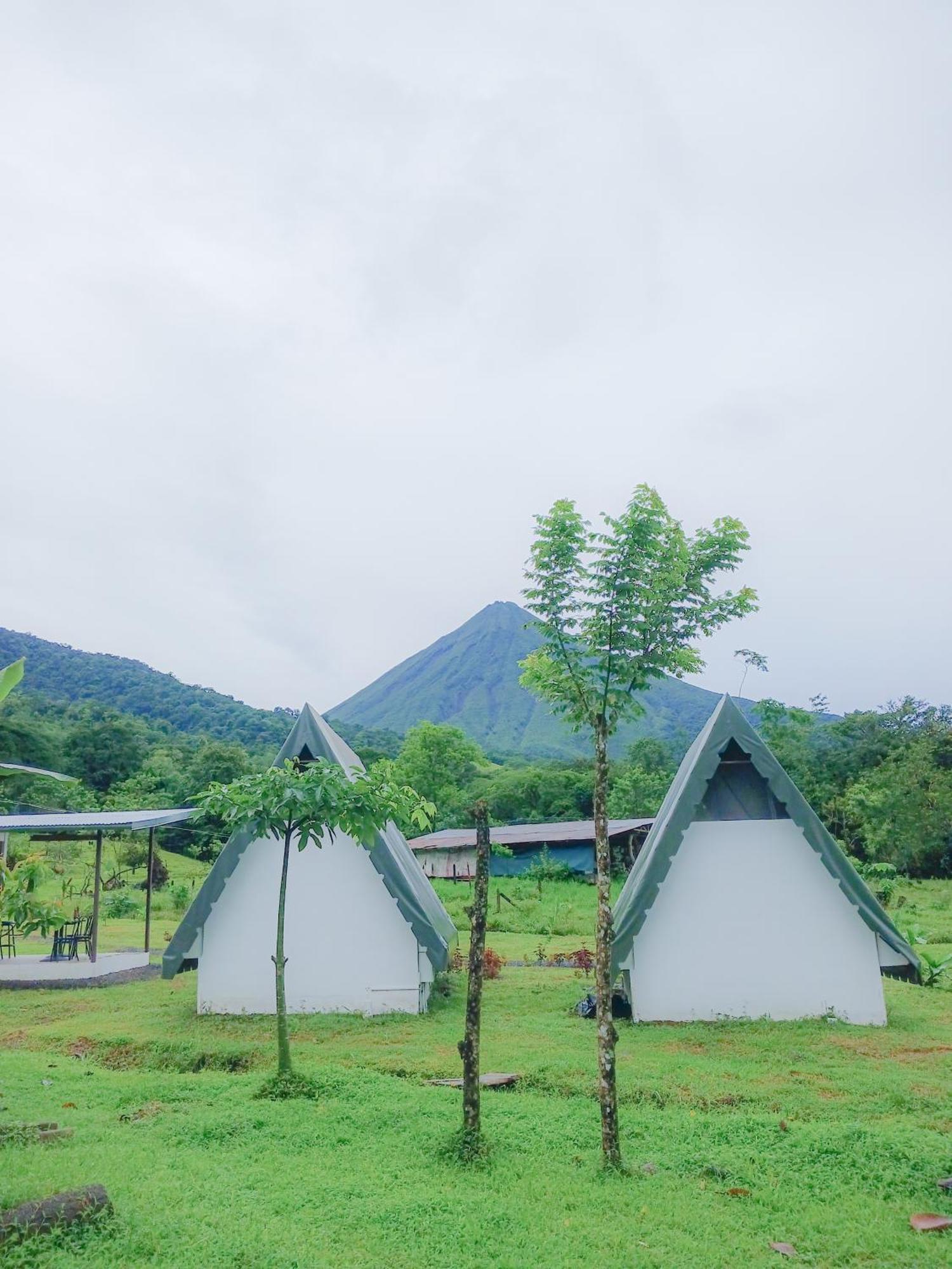 Flora Glamping De Abuela Villa La Fortuna ภายนอก รูปภาพ